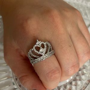 Sterling silver ring with crystals